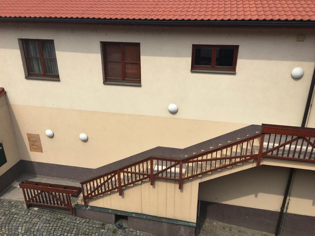Kounicky Dvur Hotel Dolni Kounice Bagian luar foto