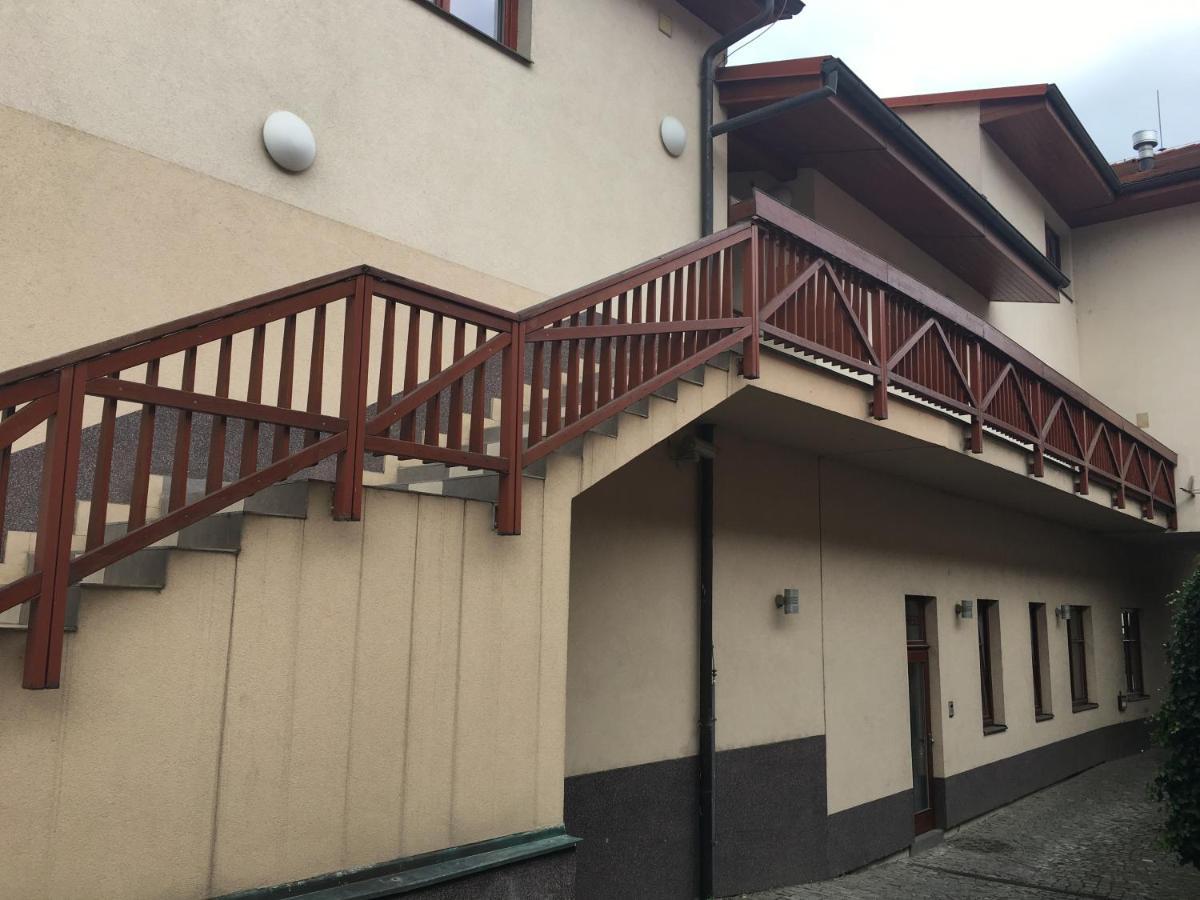 Kounicky Dvur Hotel Dolni Kounice Bagian luar foto