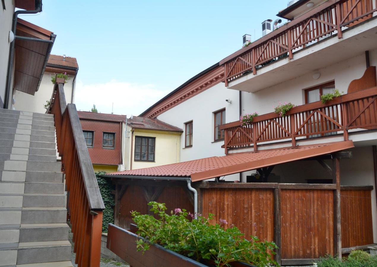 Kounicky Dvur Hotel Dolni Kounice Bagian luar foto