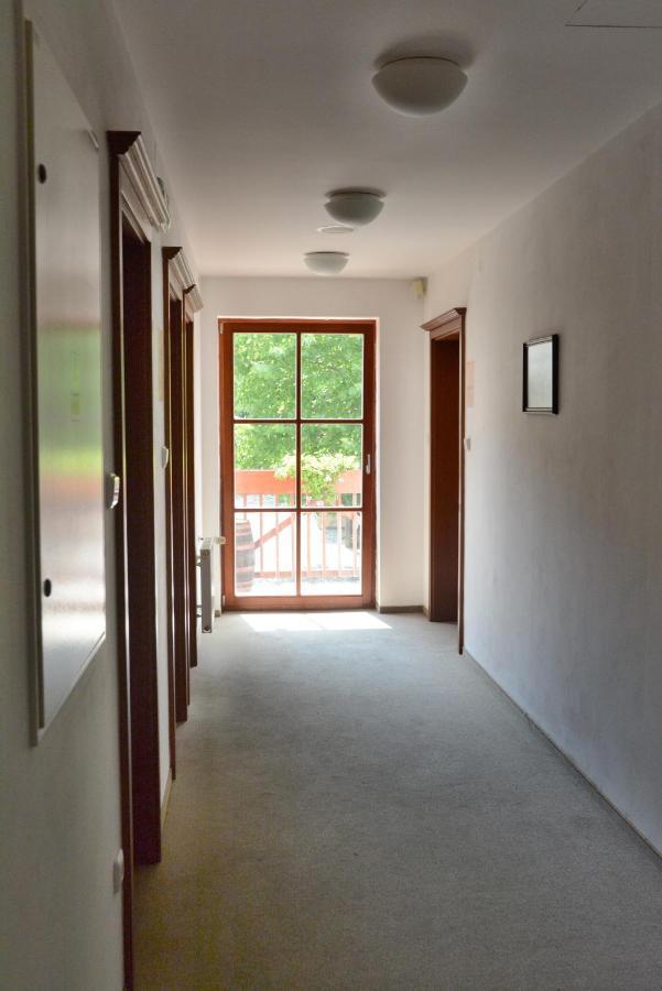 Kounicky Dvur Hotel Dolni Kounice Bagian luar foto