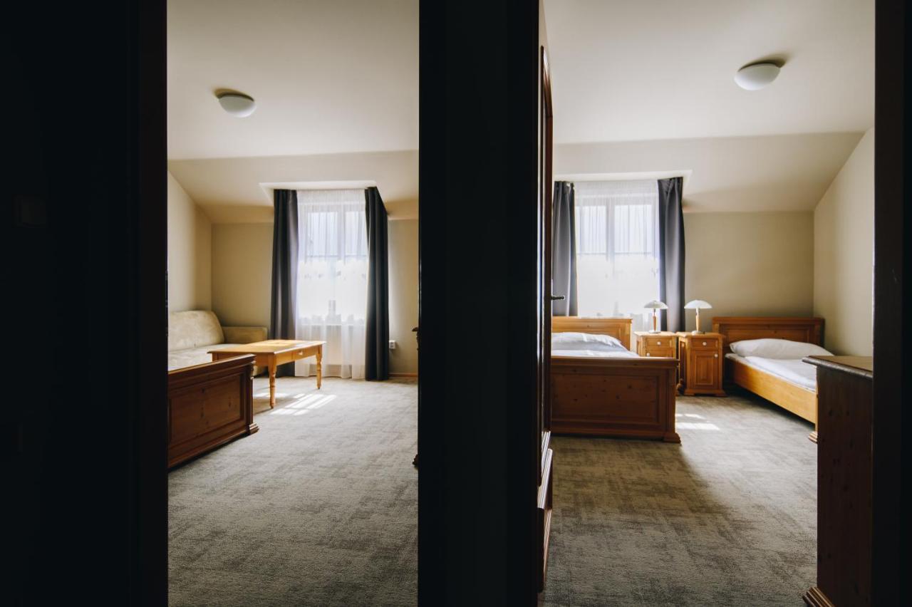 Kounicky Dvur Hotel Dolni Kounice Bagian luar foto