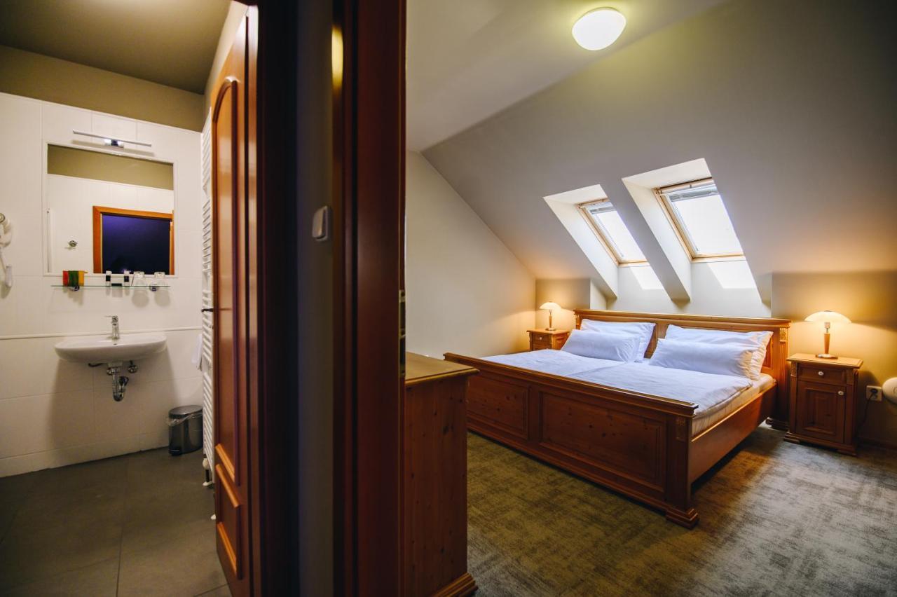 Kounicky Dvur Hotel Dolni Kounice Bagian luar foto