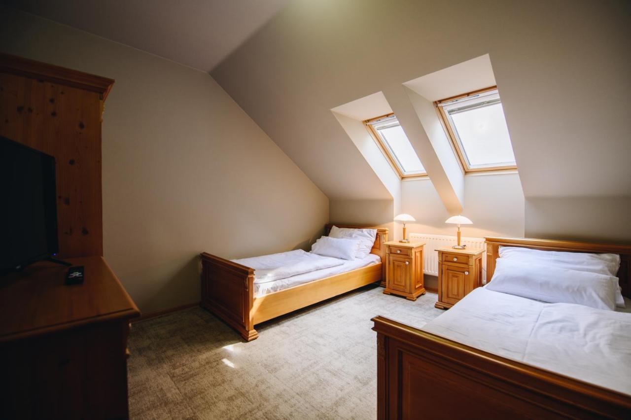 Kounicky Dvur Hotel Dolni Kounice Bagian luar foto