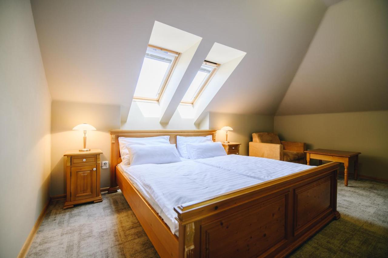 Kounicky Dvur Hotel Dolni Kounice Bagian luar foto