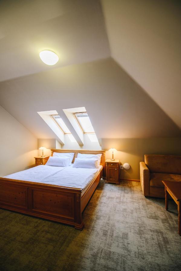Kounicky Dvur Hotel Dolni Kounice Bagian luar foto