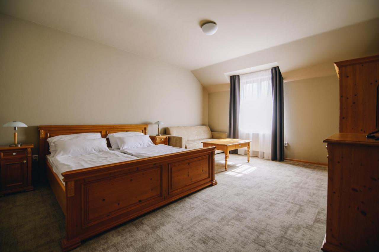 Kounicky Dvur Hotel Dolni Kounice Bagian luar foto