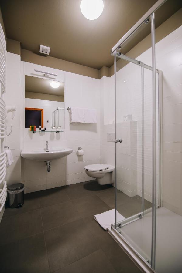 Kounicky Dvur Hotel Dolni Kounice Bagian luar foto