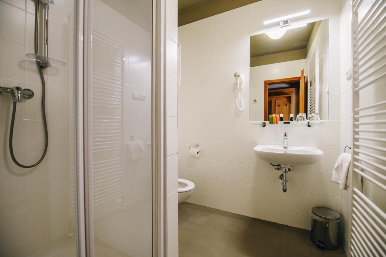 Kounicky Dvur Hotel Dolni Kounice Bagian luar foto