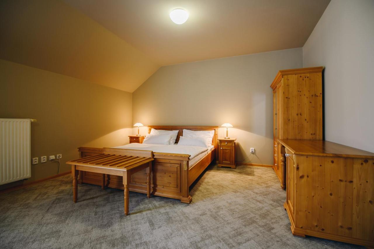 Kounicky Dvur Hotel Dolni Kounice Bagian luar foto
