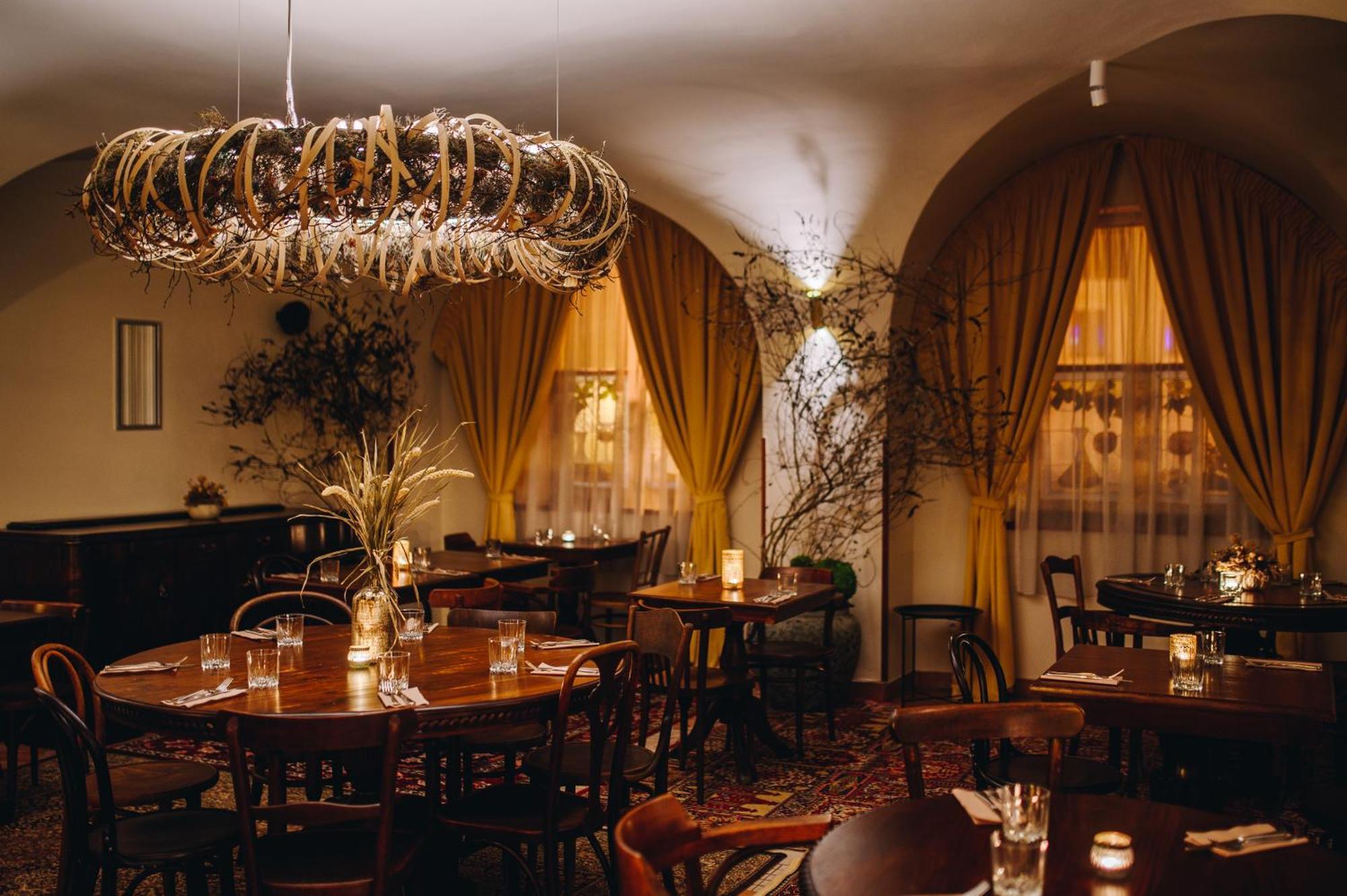 Kounicky Dvur Hotel Dolni Kounice Bagian luar foto